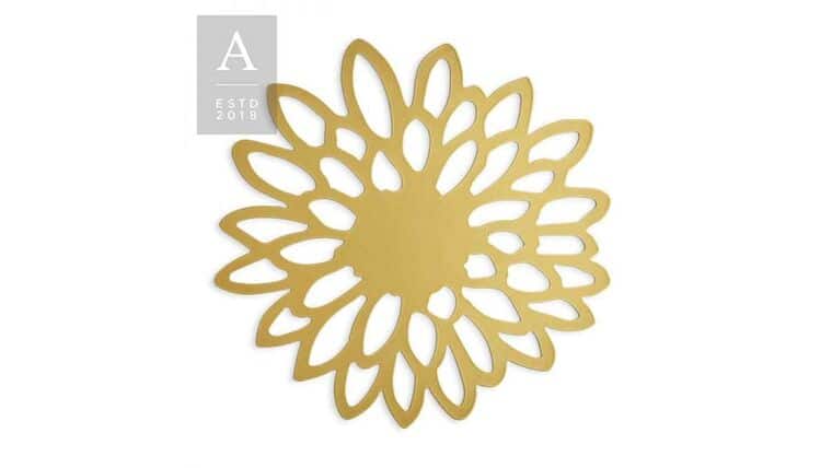 Die-Cut Zinnia Charger Mat – Gold | Rental
