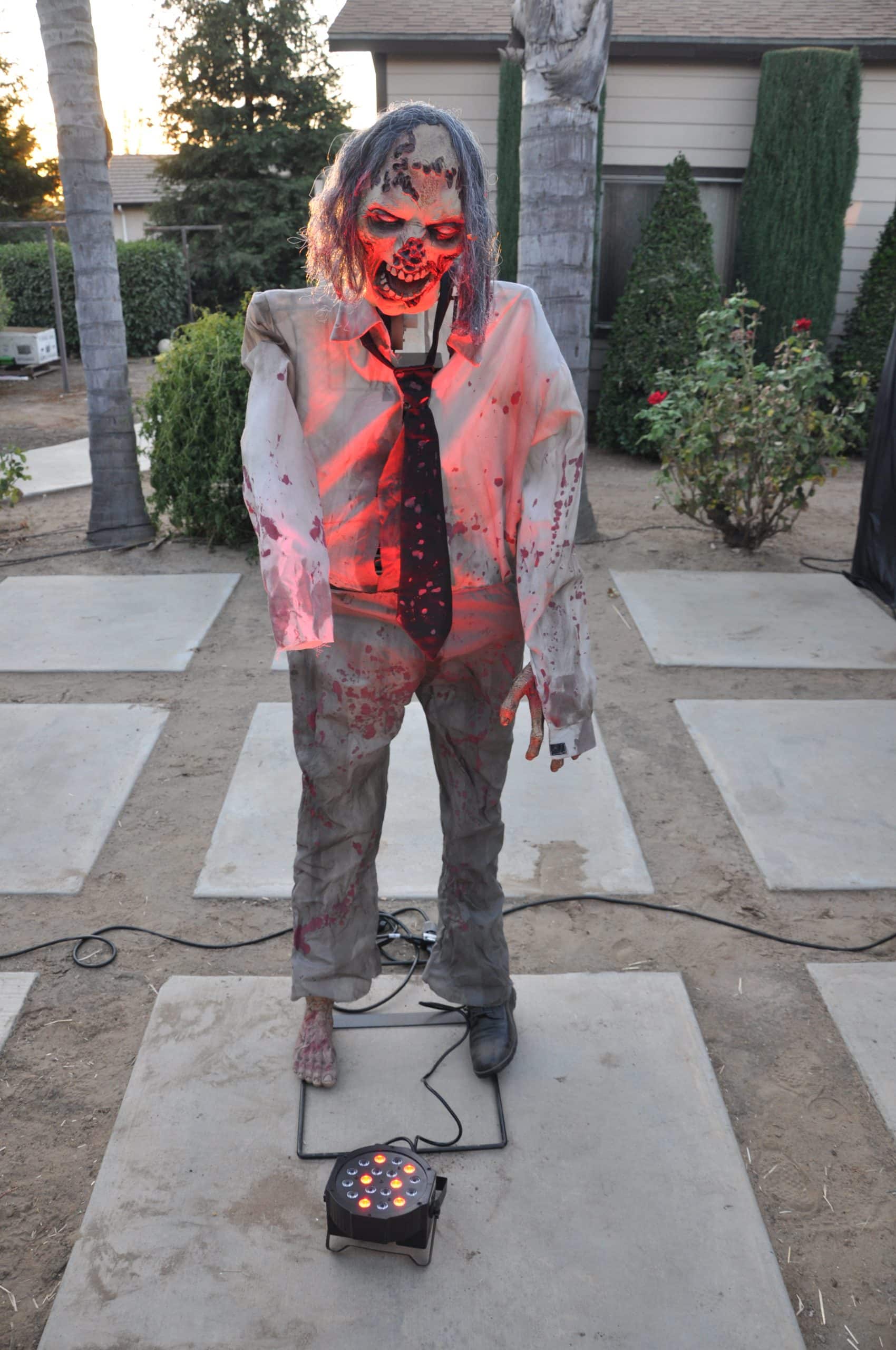 Berzerker Zombie Prop | Rental Berzerker Zombie Prop | Rental
