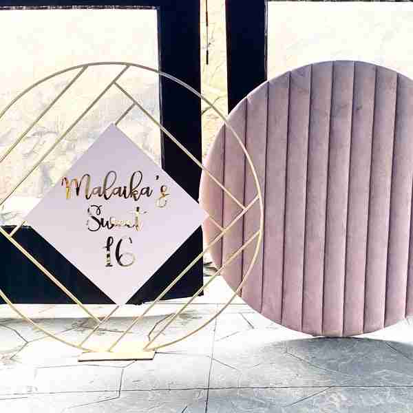 Gold Washington Circle Stand With Custom Signage | Rental